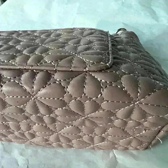 Bagamour Pink Crossbody Bag with gold chain - Picture 6 of 13